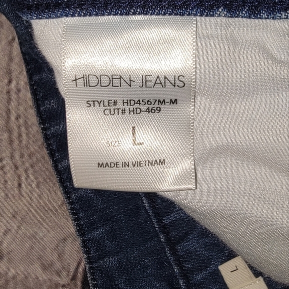 Shorts - Picture 3 of 5